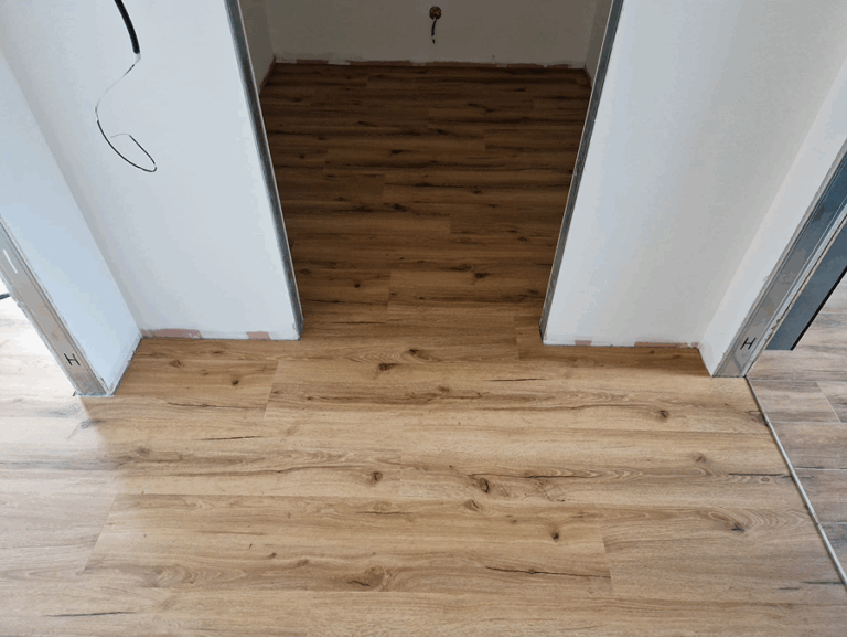 Lepený vinyl Authentic Oak 2030 Dub Knížecí a interiérové dveře