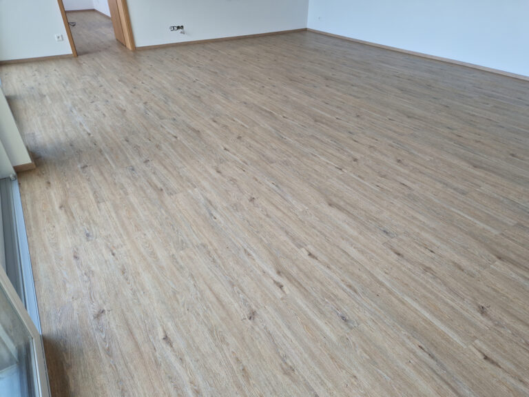 Lepený vinyl ve velkých prostorech dětské skupinky