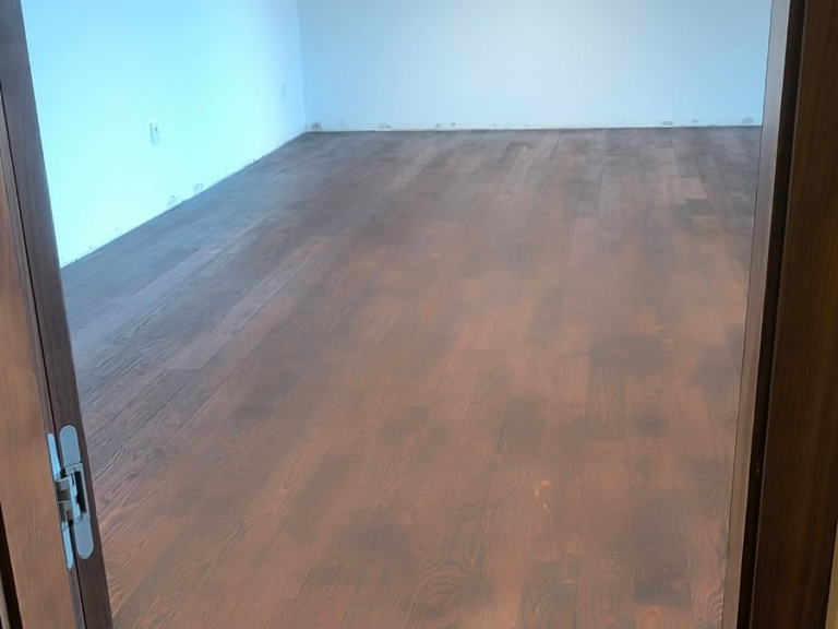 Renovace stávající dřevěné podlahy vč. moření a lakování